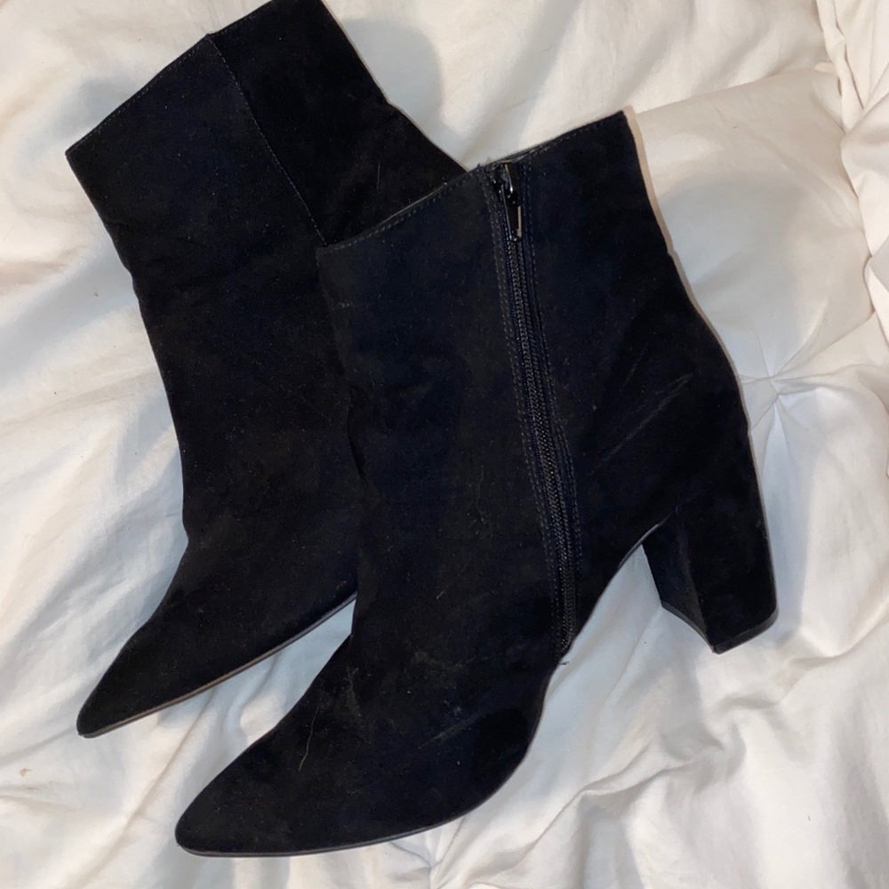 STEVEN MADDEN BLACK HEELED BOOTS